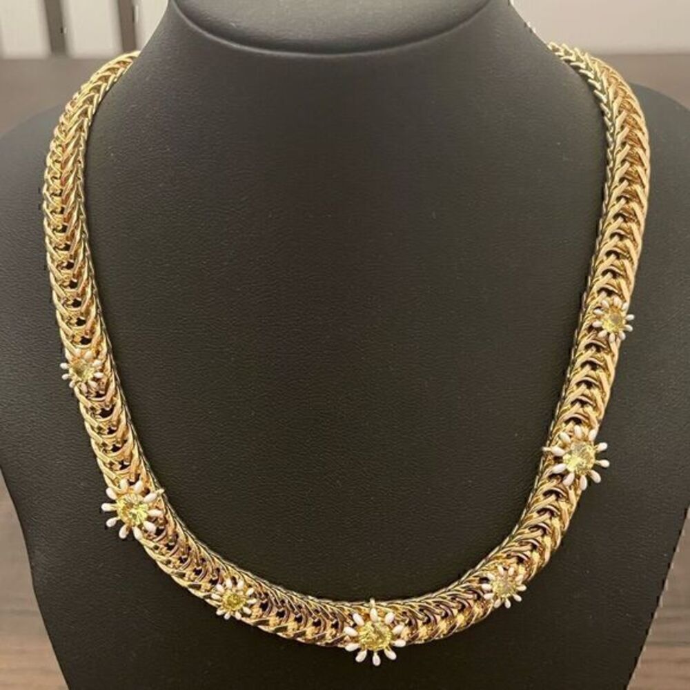 Emma Evelyn Gold Tone Necklace with Daisies